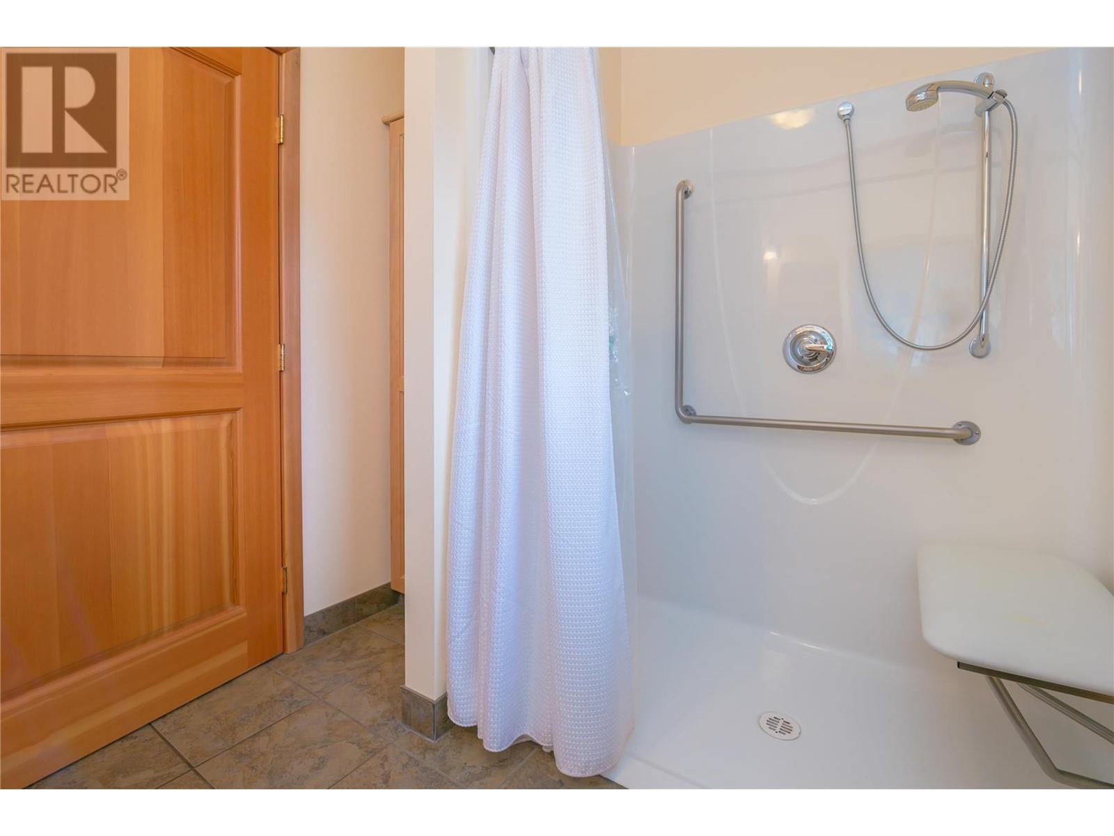 Photo 27 of 2190 30 Street Ne, Salmon Arm BC