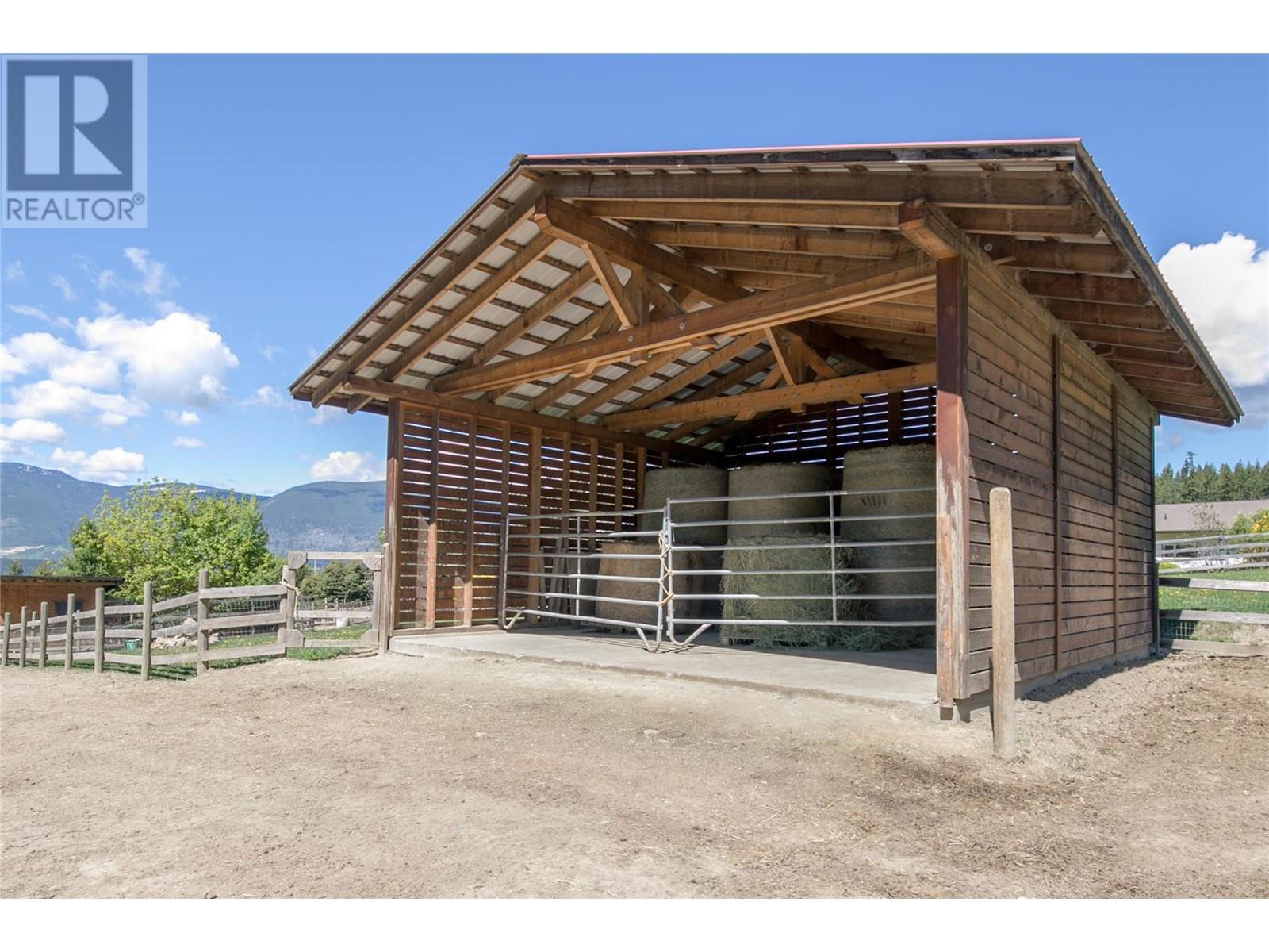 Photo 25 of 2190 30 Street Ne, Salmon Arm BC