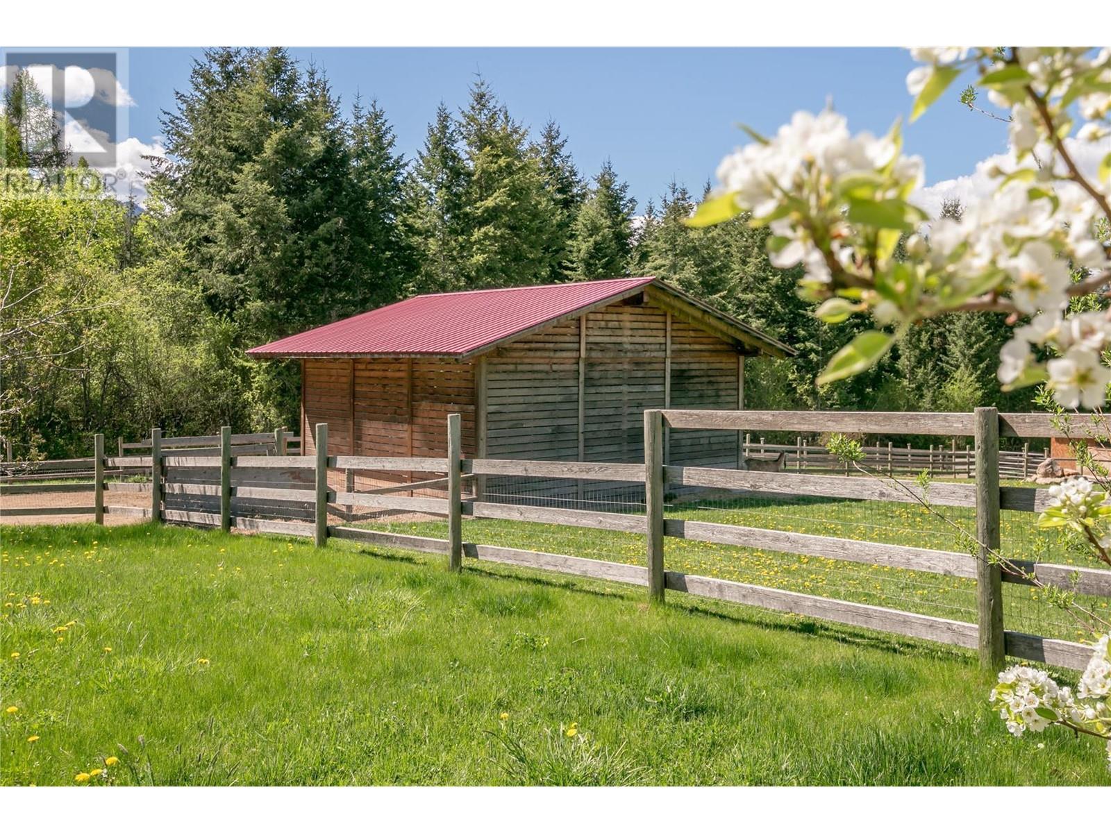Photo 3 of 2190 30 Street Ne, Salmon Arm BC