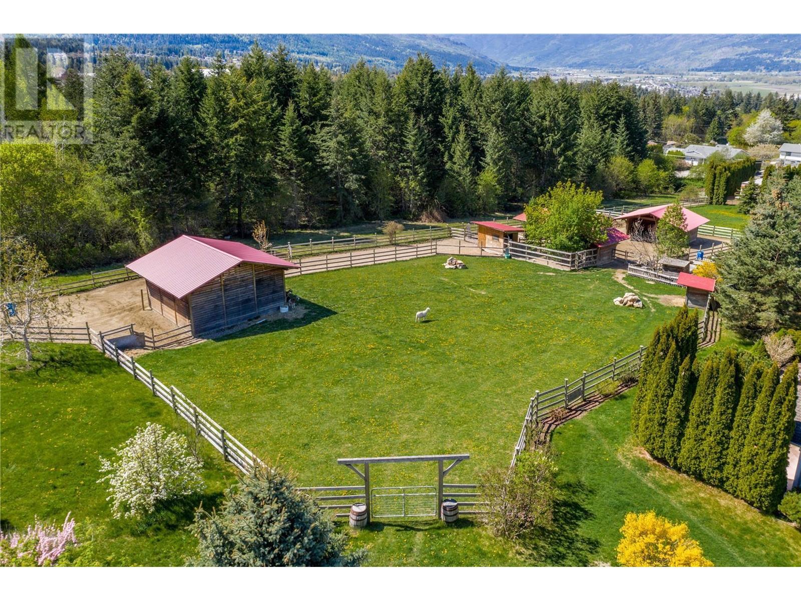 Photo 14 of 2190 30 Street Ne, Salmon Arm BC