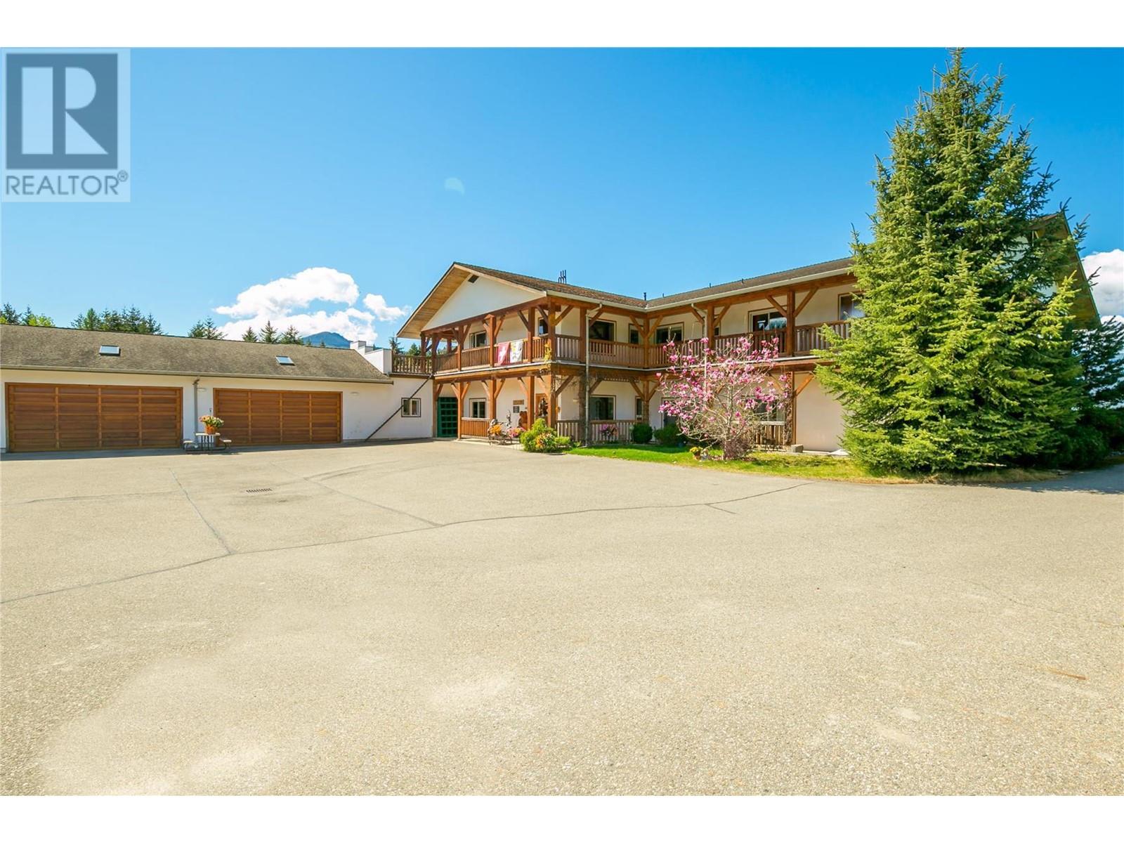  2190 30 Street Northeast, Salmon Arm