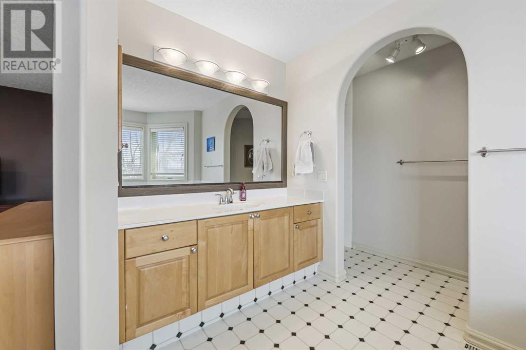 Single Family House for Sale in  Strathridge Crescent SW Strathcona Park Calgary 