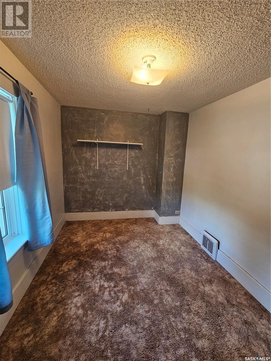 Photo 11 of 216 Mckenzie Street S, Outlook SK