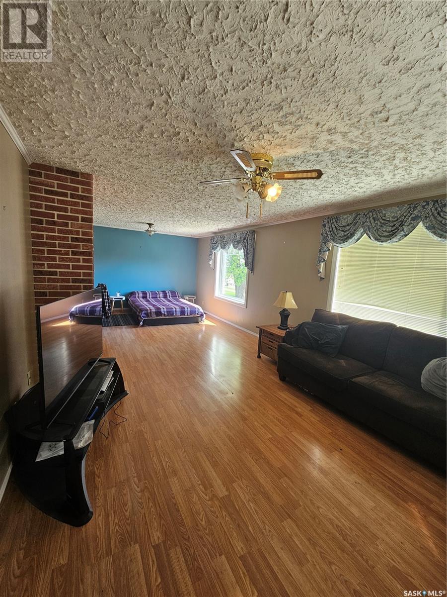 Photo 5 of 216 Mckenzie Street S, Outlook SK
