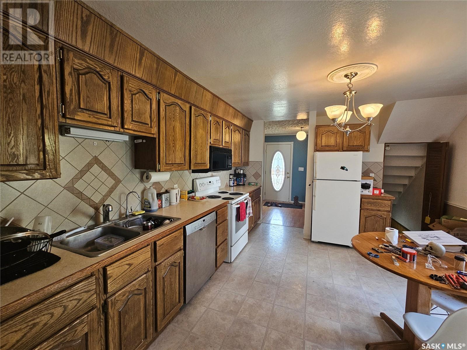 Photo 9 of 216 Mckenzie Street S, Outlook SK
