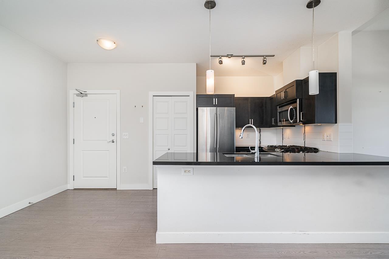 Photo 17 of 411 20058 Fraser Highway, Langley BC