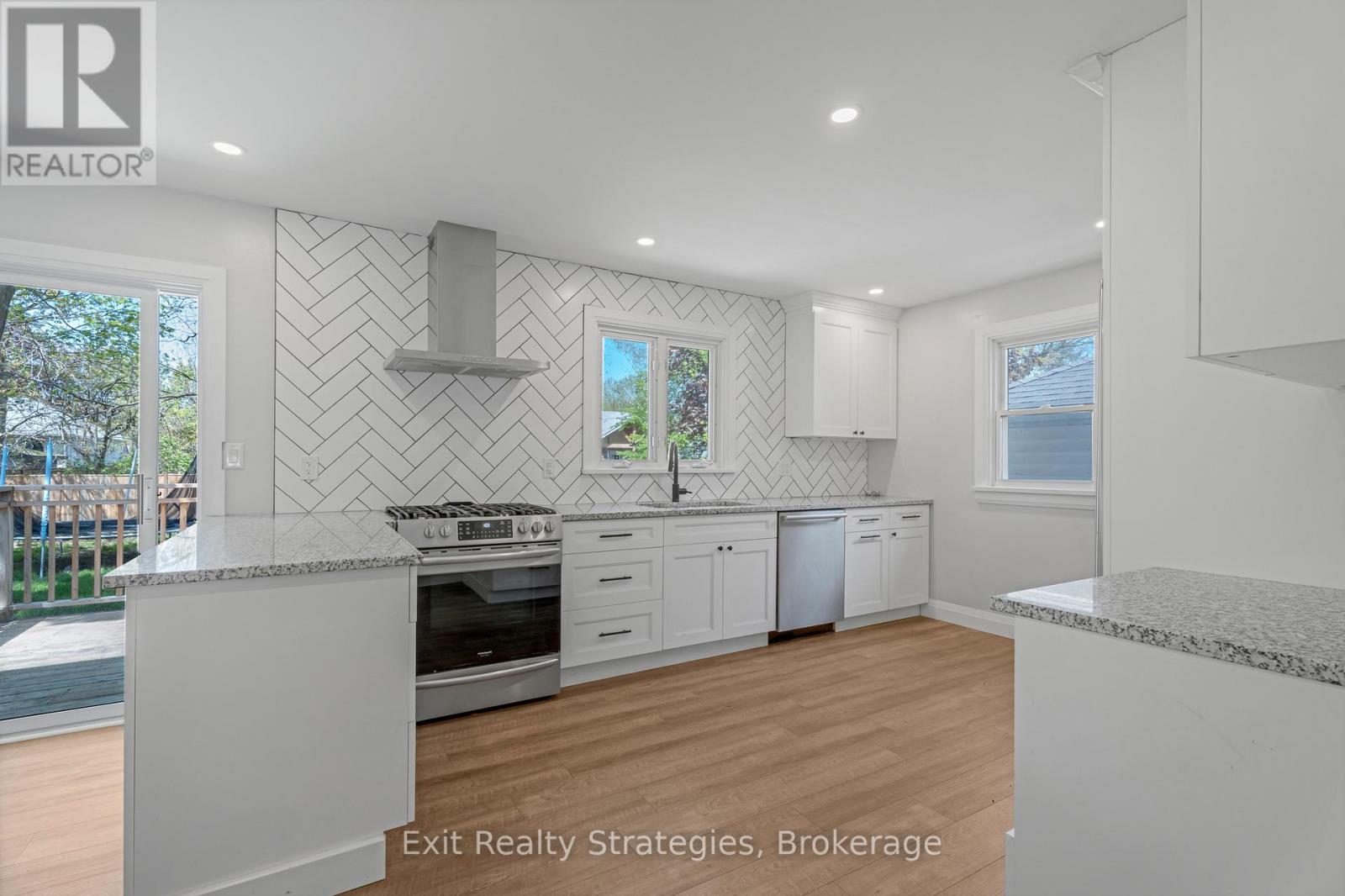 Photo 12 of 9 Heywood Avenue, St Catharines ON