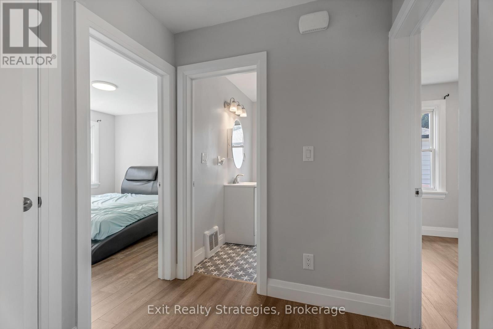 Photo 15 of 9 Heywood Avenue, St Catharines ON