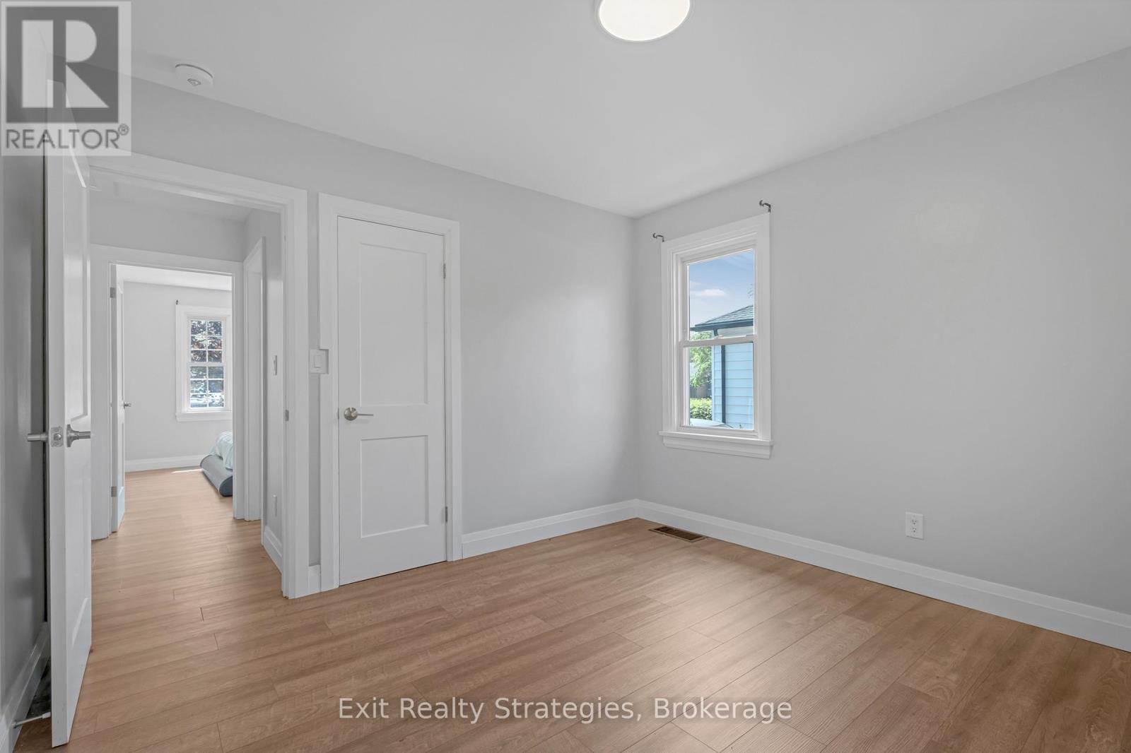 Photo 17 of 9 Heywood Avenue, St Catharines ON