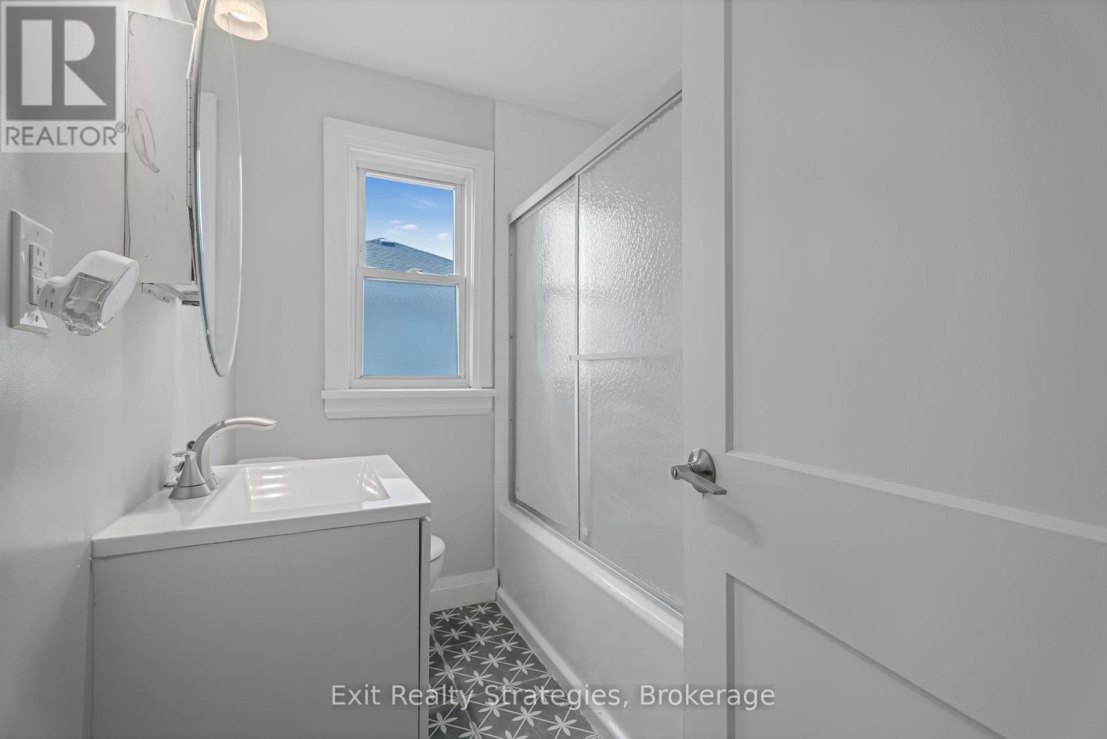 Photo 18 of 9 Heywood Avenue, St Catharines ON