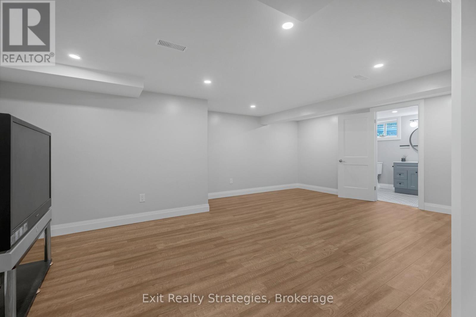 Photo 21 of 9 Heywood Avenue, St Catharines ON