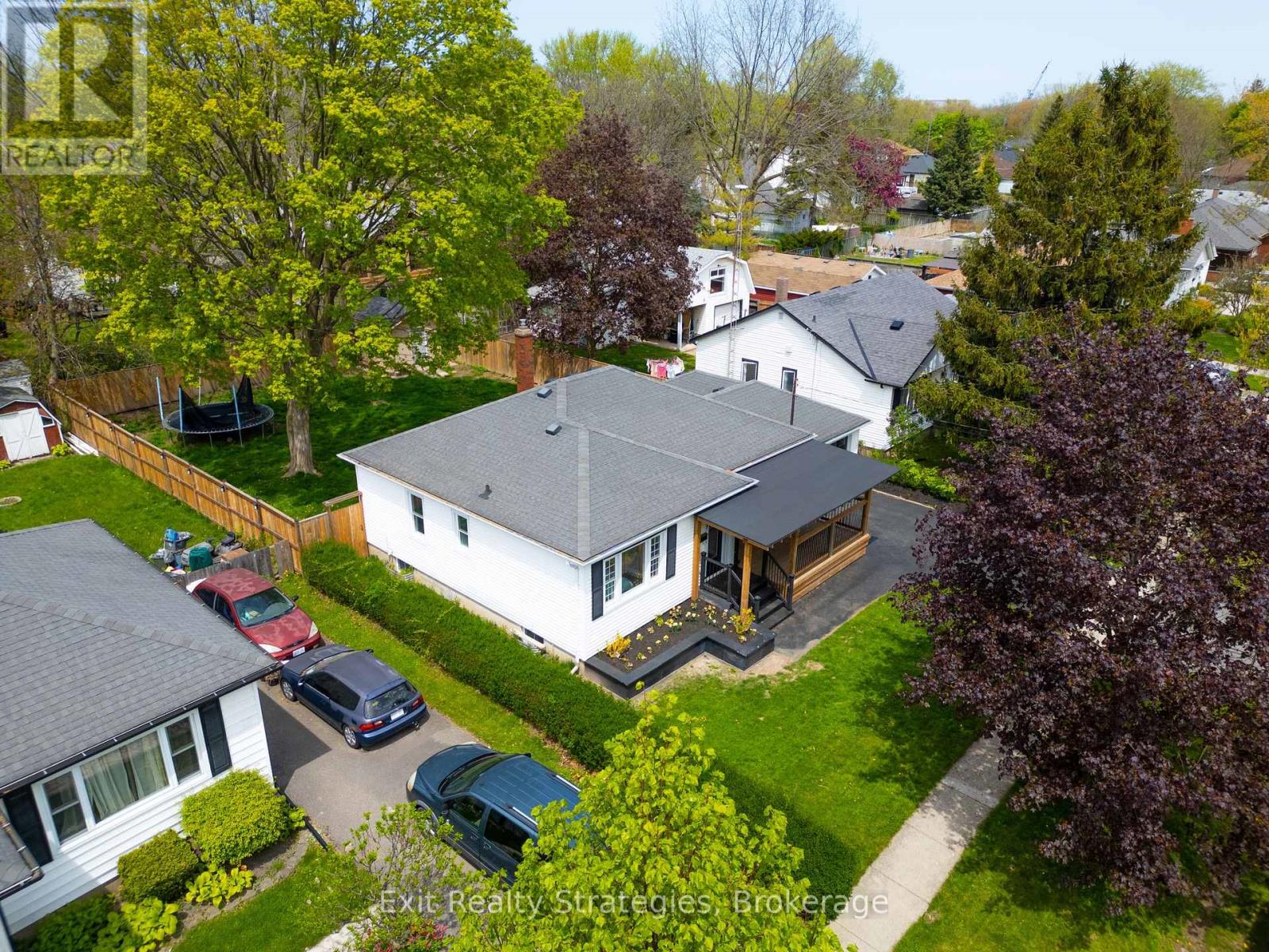Photo 32 of 9 Heywood Avenue, St Catharines ON