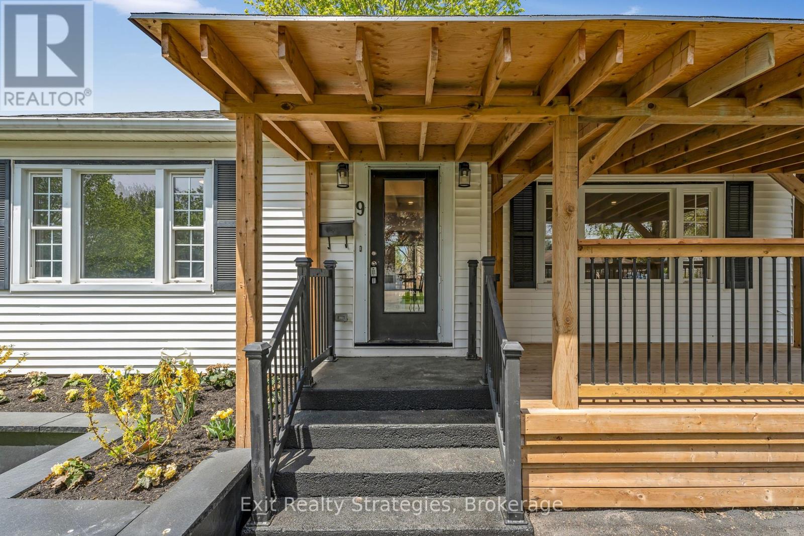 Photo 5 of 9 Heywood Avenue, St Catharines ON