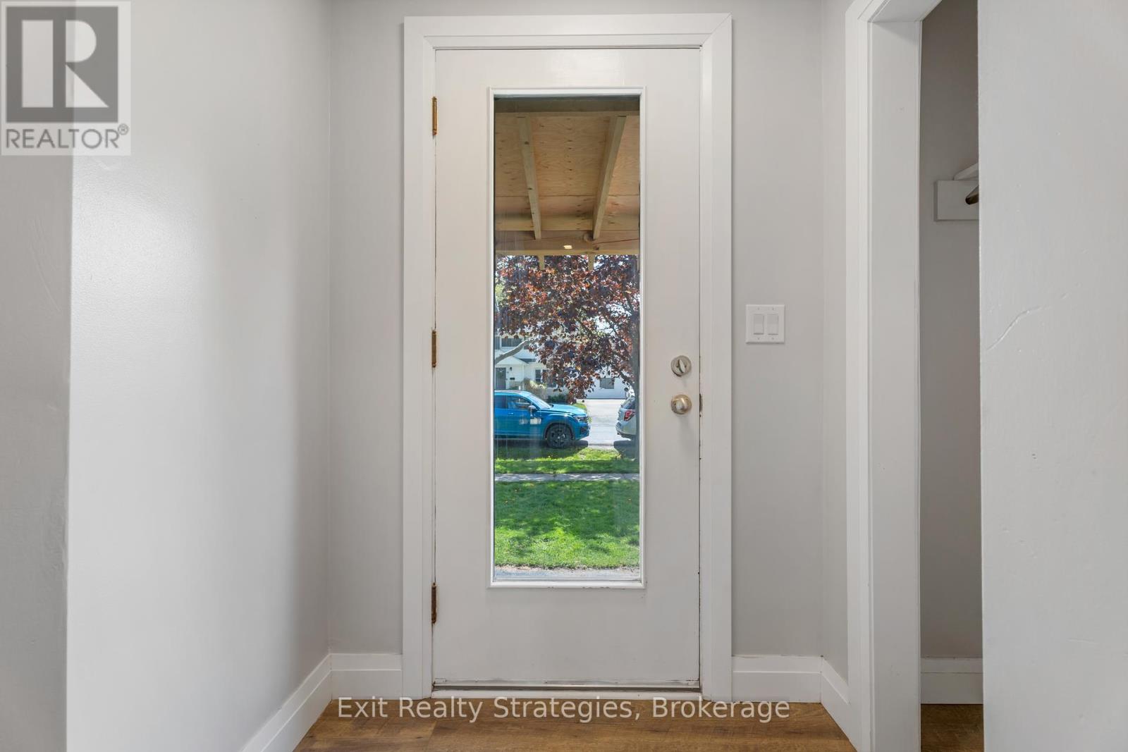 Photo 6 of 9 Heywood Avenue, St Catharines ON