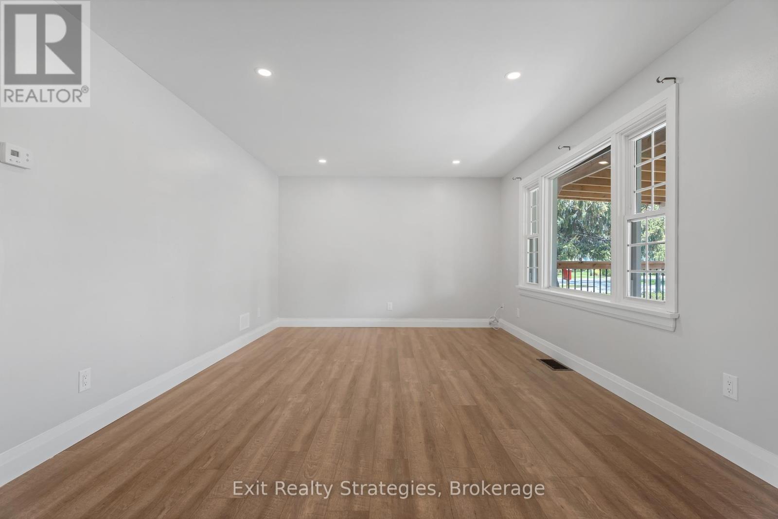 Photo 8 of 9 Heywood Avenue, St Catharines ON