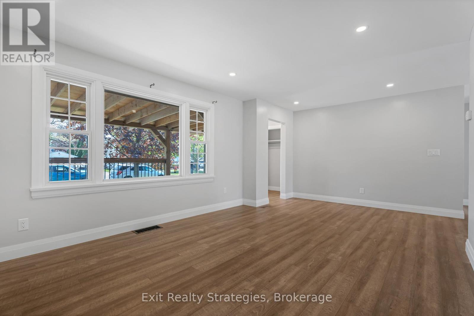 Photo 9 of 9 Heywood Avenue, St Catharines ON