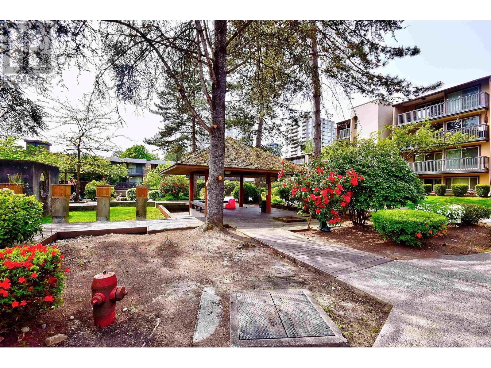 Photo 9 of 416 9867 Manchester Drive, Burnaby BC