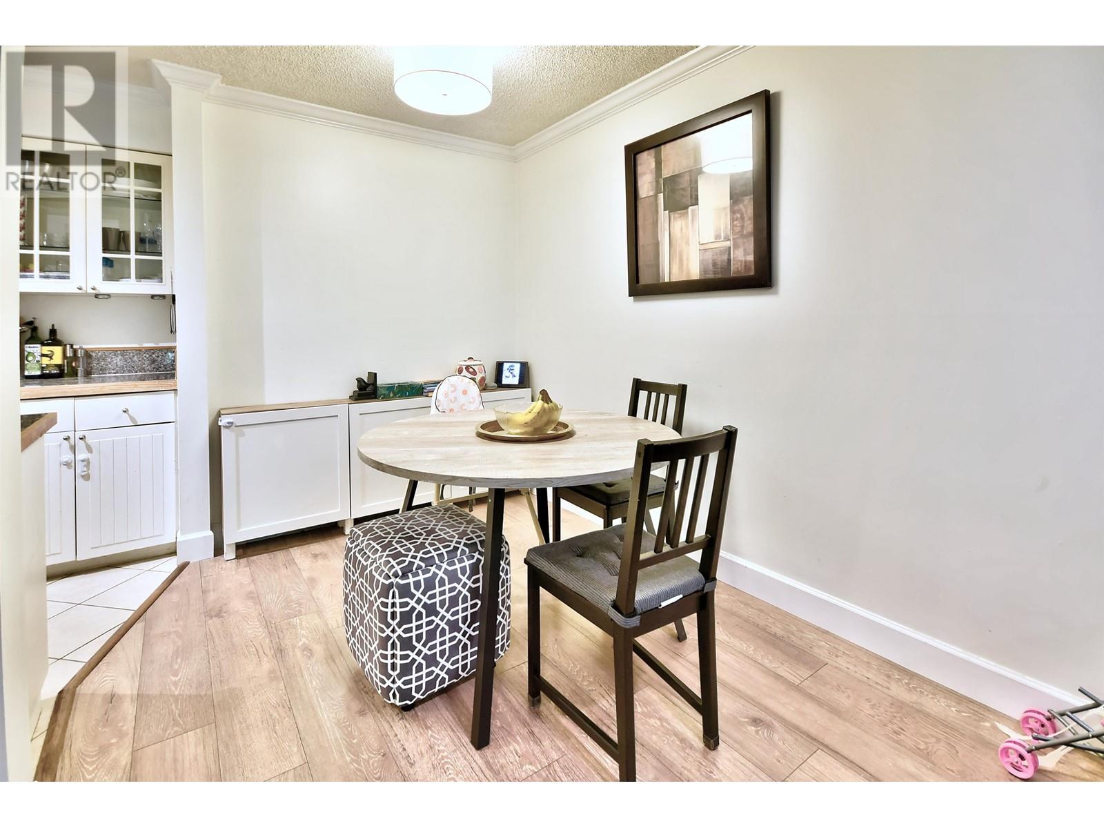 Photo 4 of 416 9867 Manchester Drive, Burnaby BC