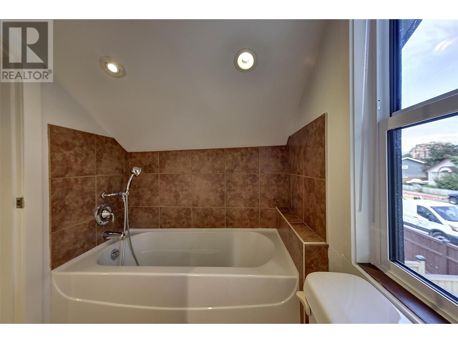  928 Fuller Avenue, Kelowna
