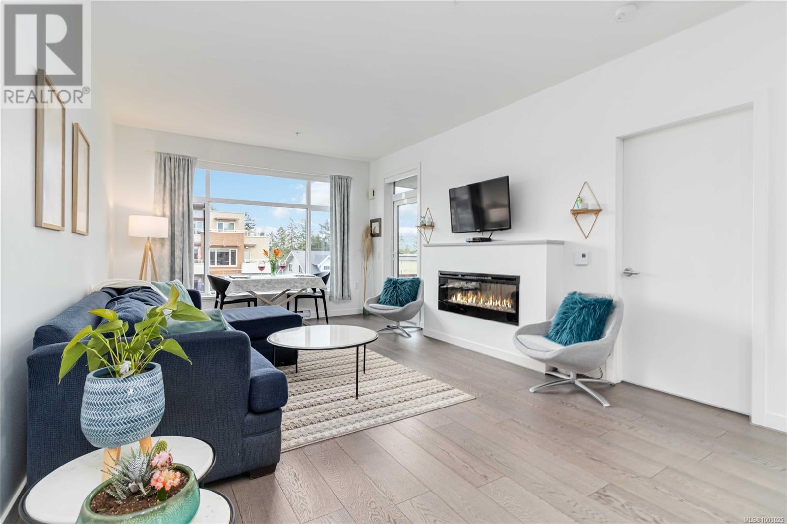 403 7162 West Saanich Road, Central Saanich