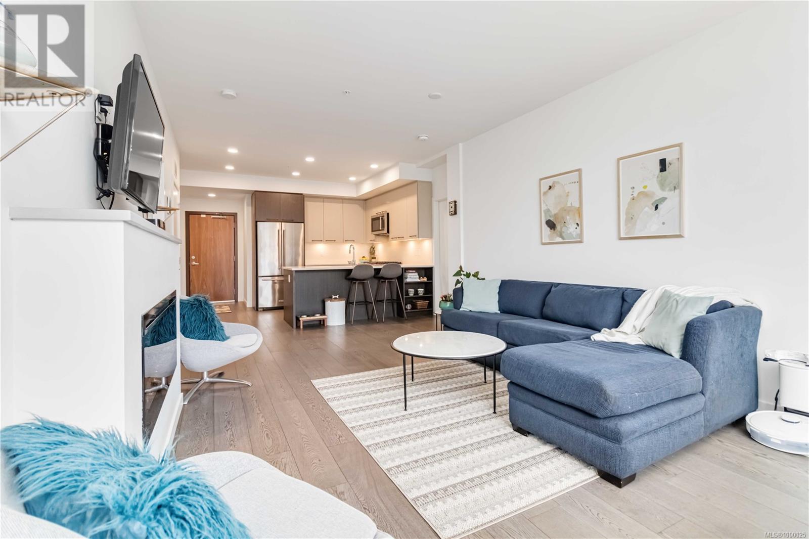403 7162 West Saanich Road, Central Saanich