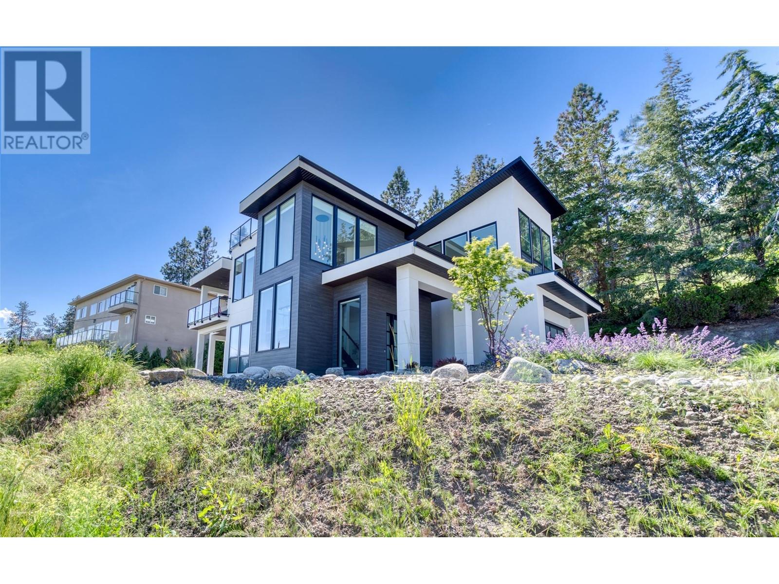 2672 Lakeridge Road, West Kelowna