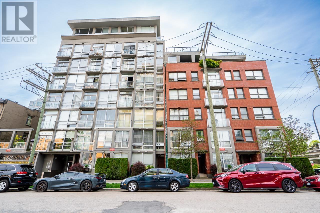 Photo 2 of 917 Station Street, Vancouver BC