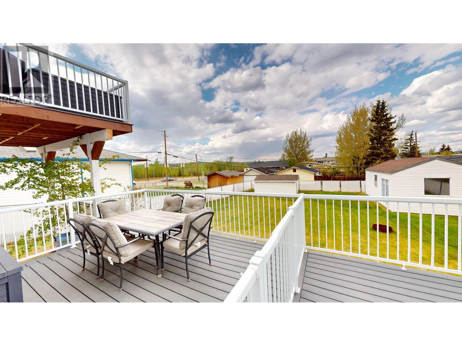 Photo 4 of 9916 112 Avenue, Fort St John BC