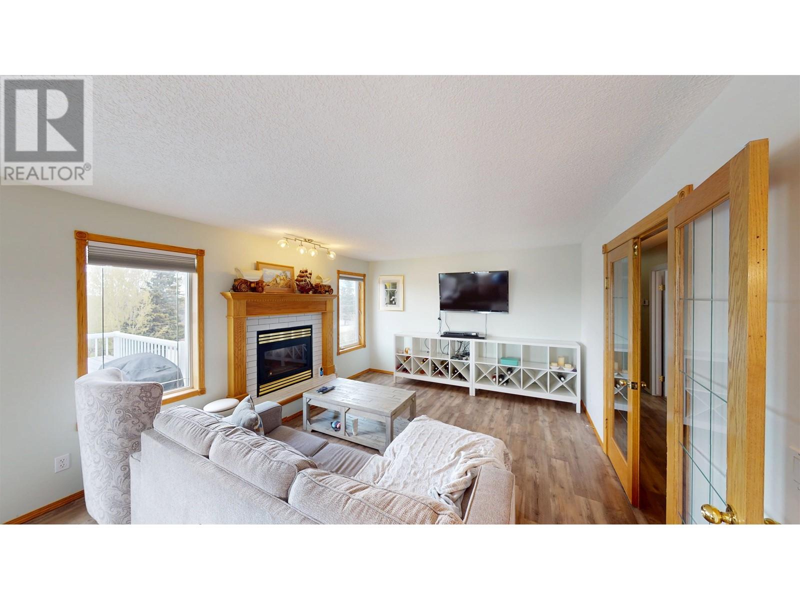 Photo 5 of 9916 112 Avenue, Fort St John BC