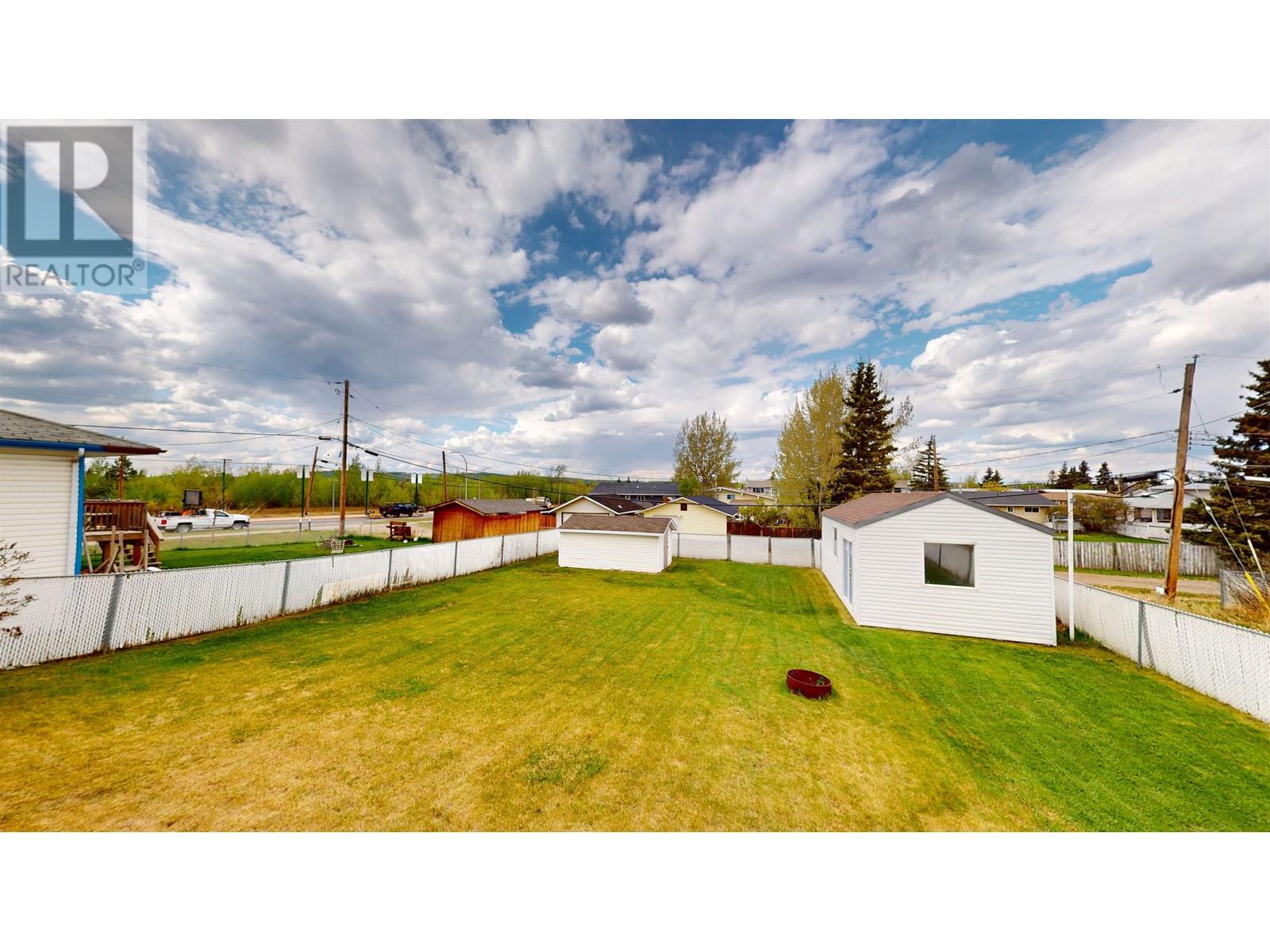 Photo 13 of 9916 112 Avenue, Fort St John BC