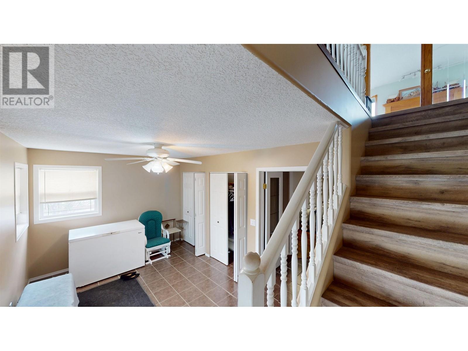 Photo 9 of 9916 112 Avenue, Fort St John BC