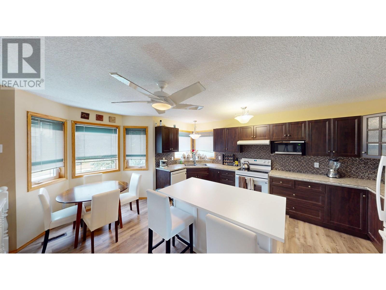 Photo 10 of 9916 112 Avenue, Fort St John BC
