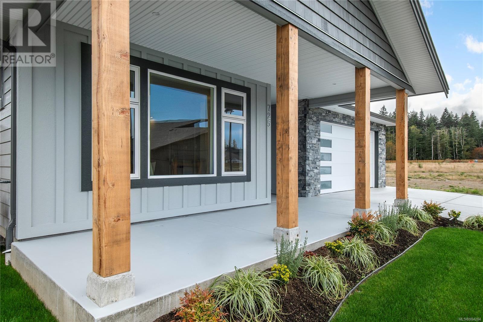 725 Beaver Creek Blvd, Campbell River real estate listing 984284