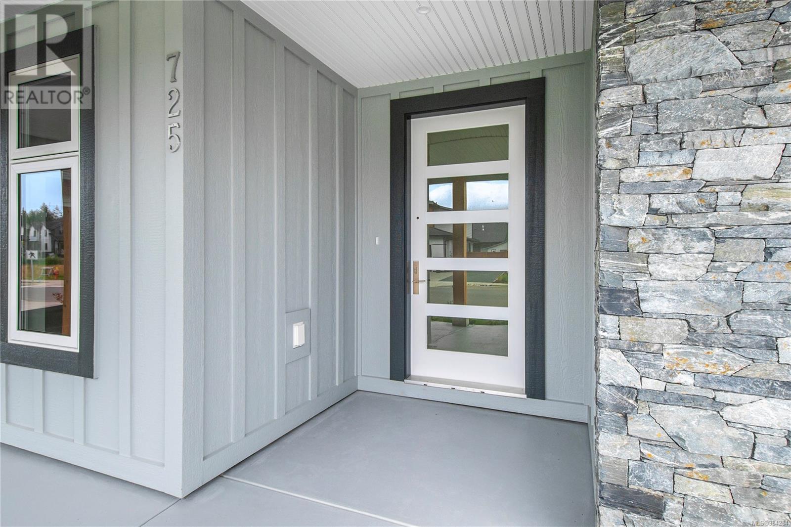 725 Beaver Creek Blvd, Campbell River real estate listing 984284