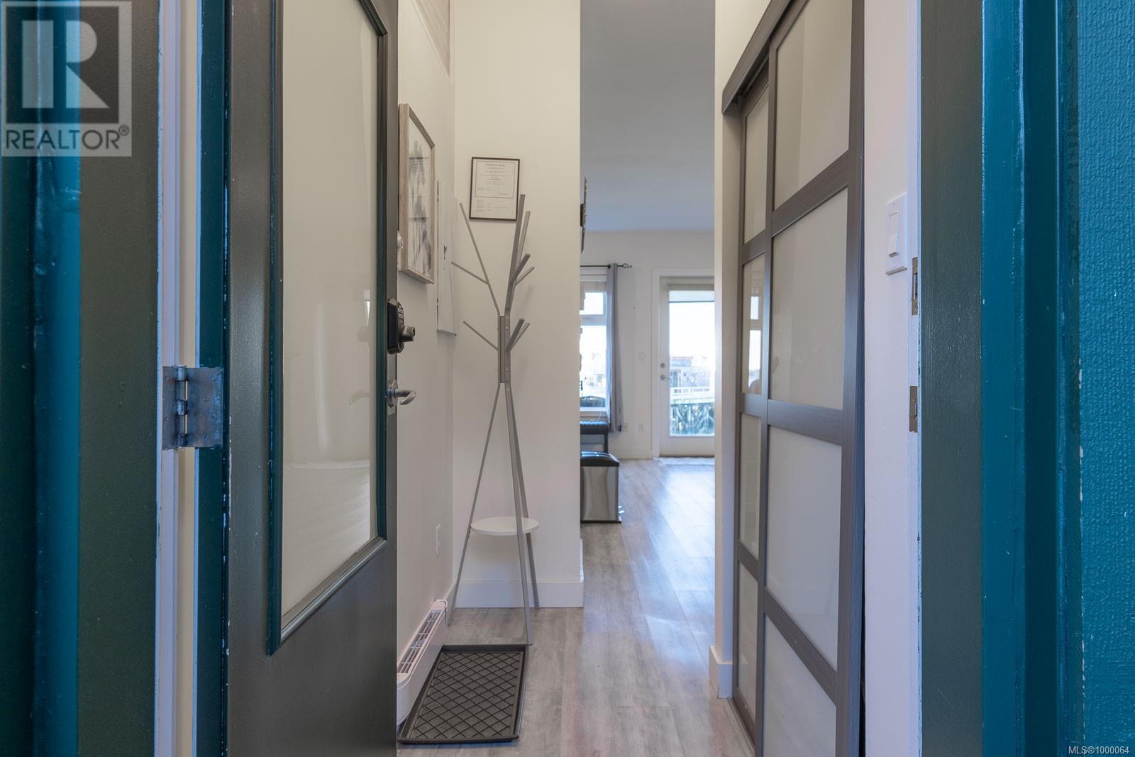 208 230 Main St, Tofino