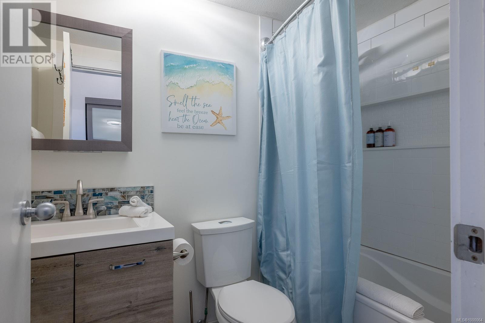 208 230 Main St, Tofino