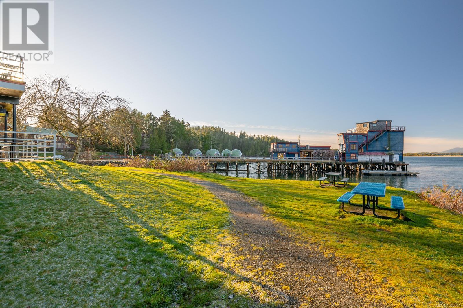 208 230 Main St, Tofino