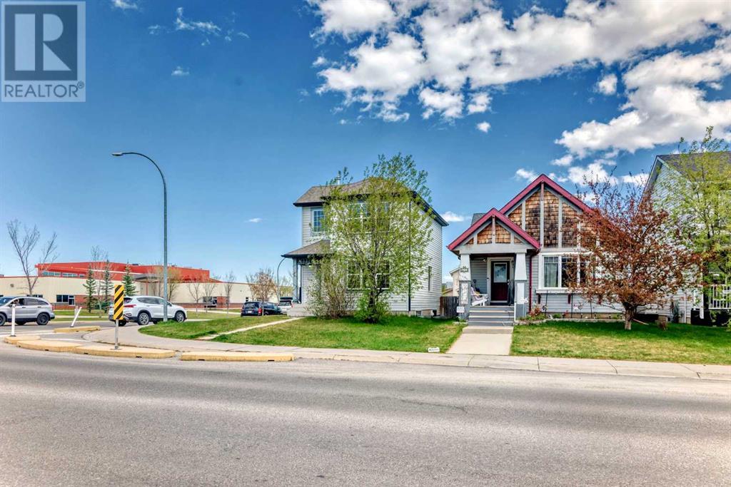 Single Family House for Sale in  Everridge Drive SW Evergreen Calgary 