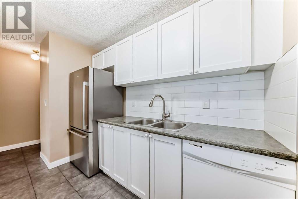 Single Family House for Sale in   Dalton Drive NW Dalhousie Calgary 