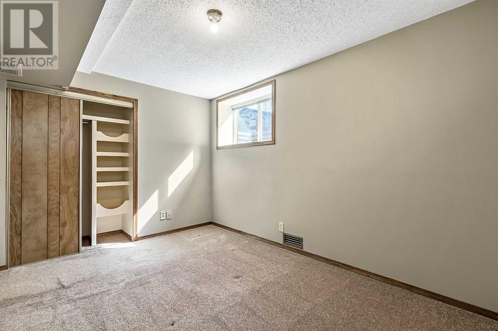 Single Family House Bungalow for Sale in  Heather Place SW Haysboro Calgary 