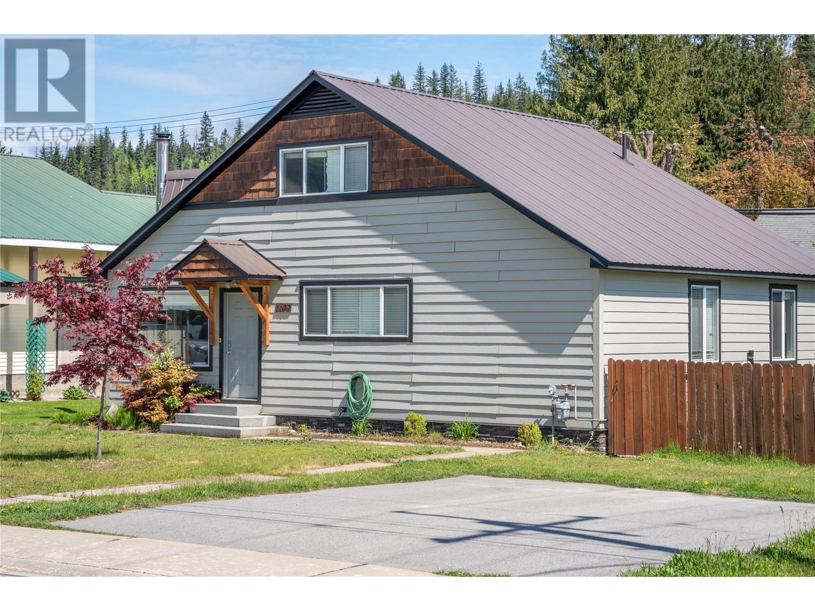 1102 Second Street W, Revelstoke