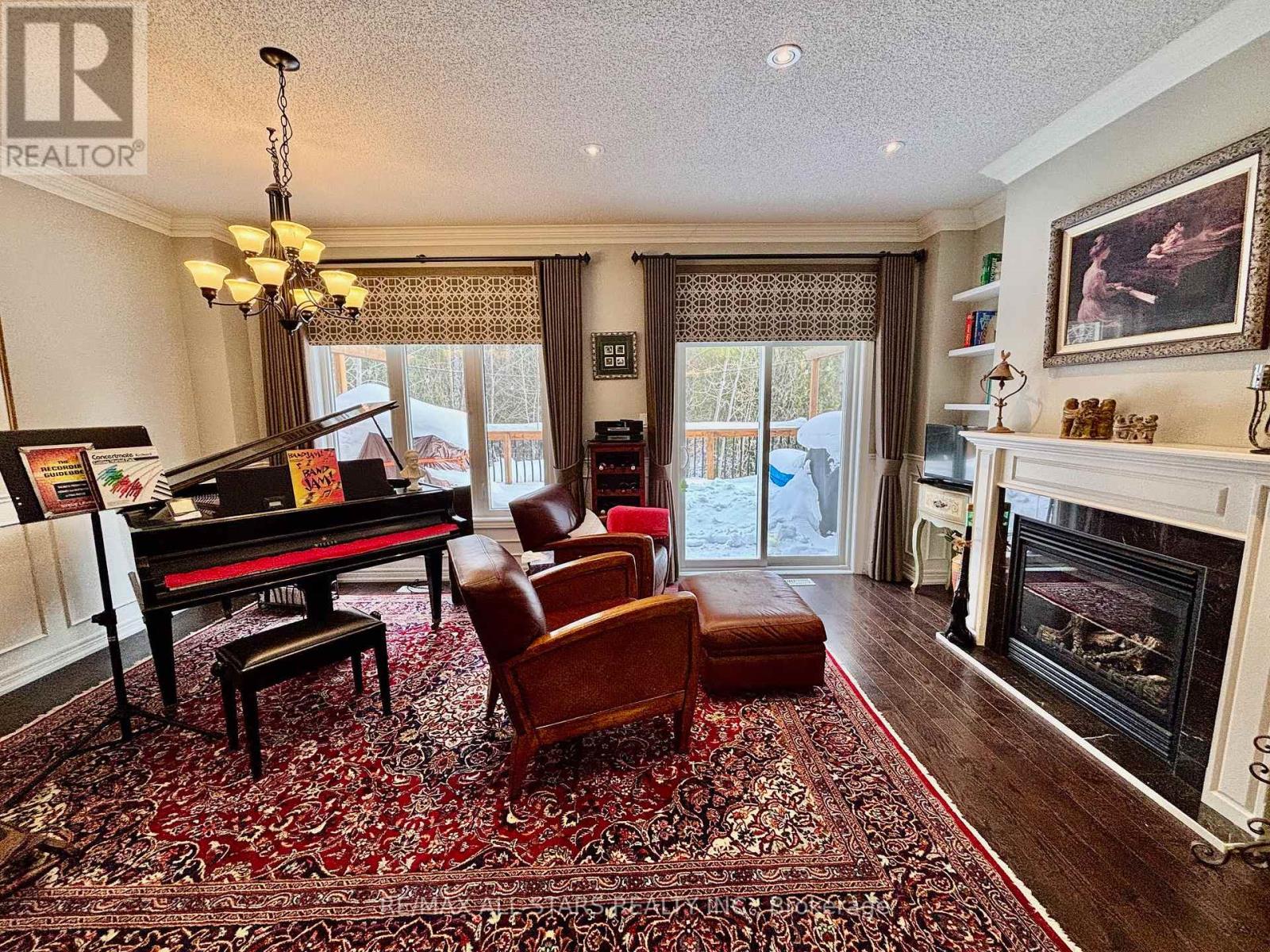 Photo 17 of 57 Scotia Road E, Georgina ON