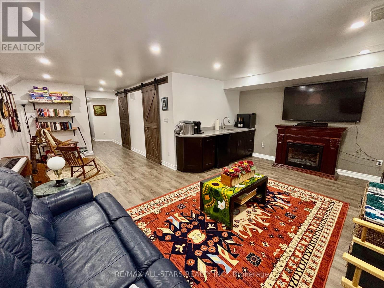 Photo 31 of 57 Scotia Road E, Georgina ON