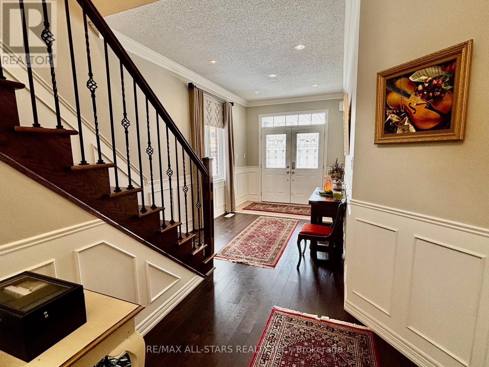 Photo 5 of 57 Scotia Road E, Georgina ON