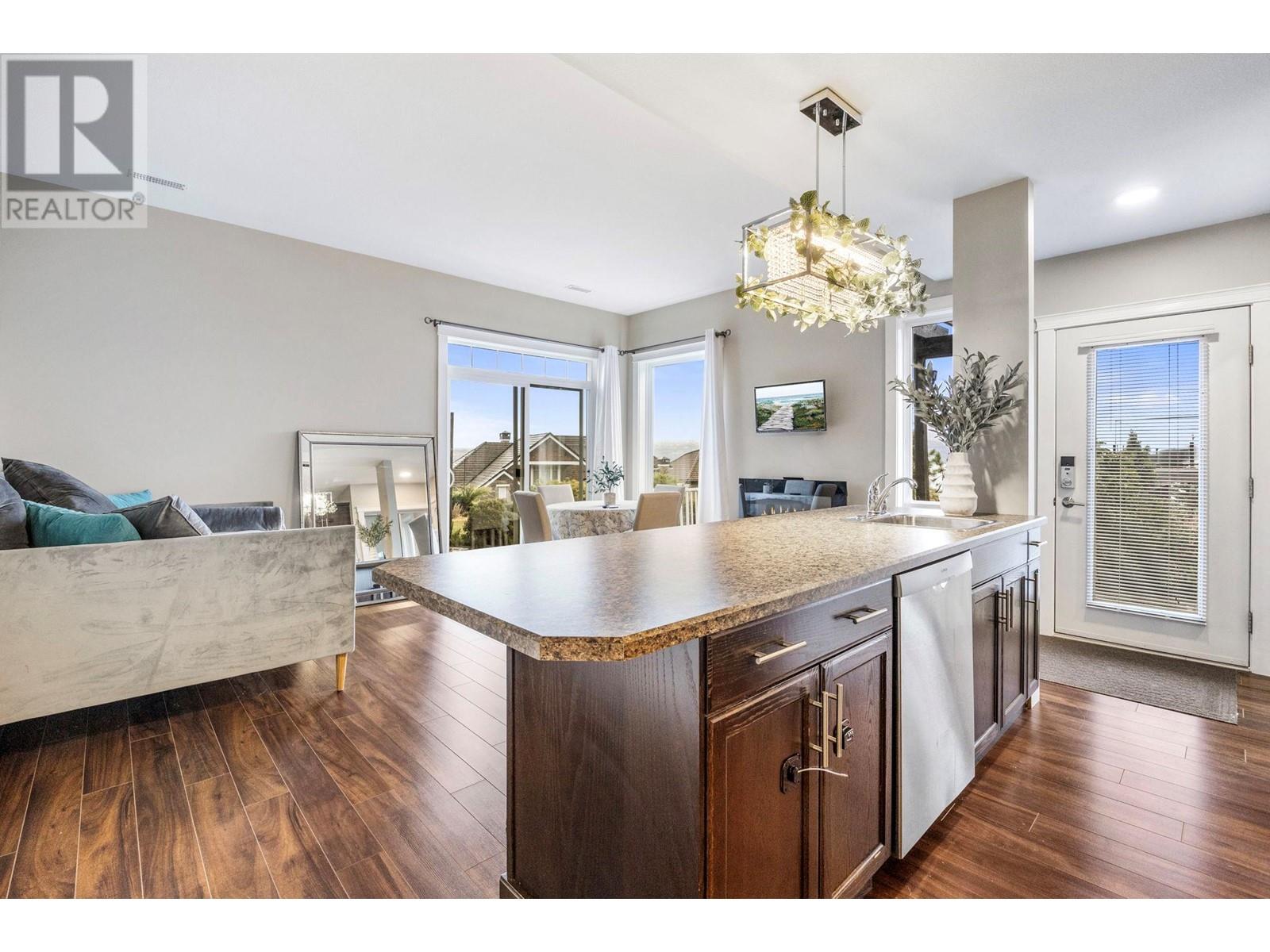  2584 Lucinde Road, West Kelowna