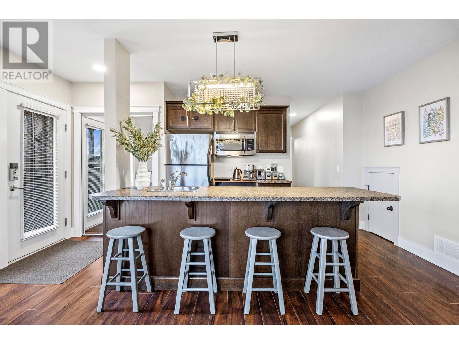  2584 Lucinde Road, West Kelowna