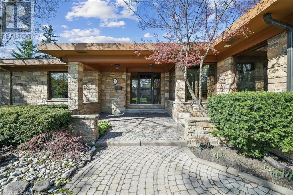 Photo 10 of 7 Lakegate Drive, Stoney Creek ON