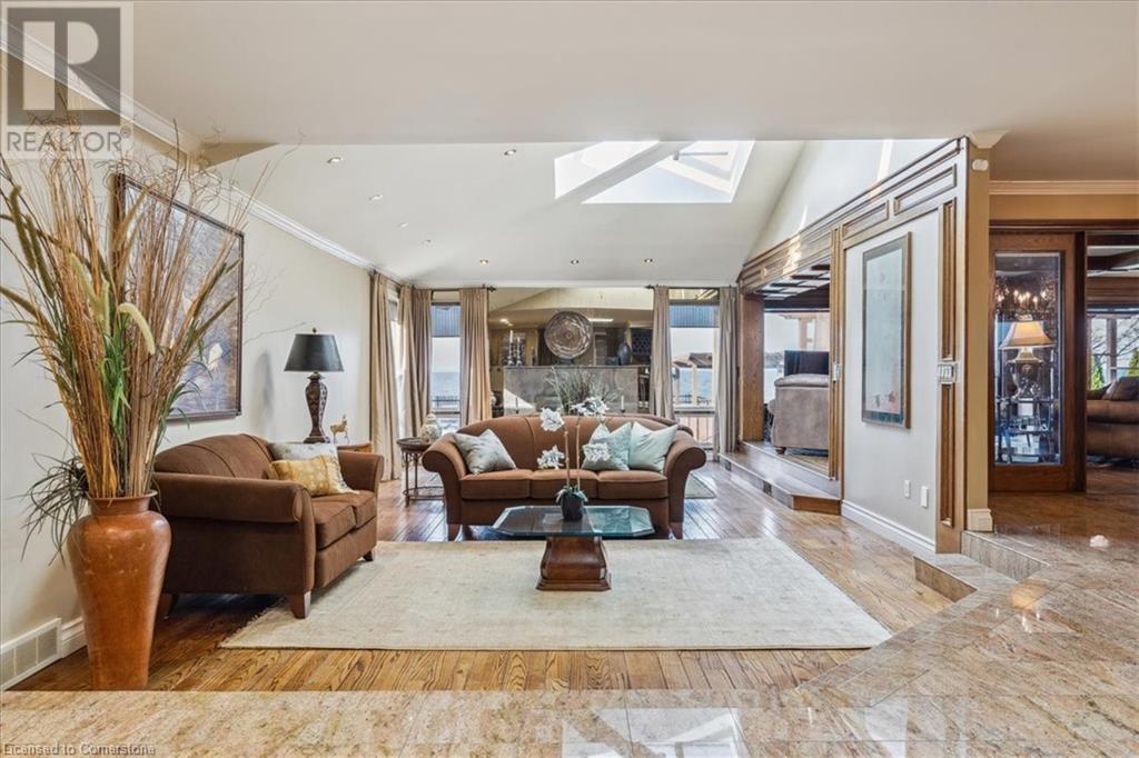 Photo 13 of 7 Lakegate Drive, Stoney Creek ON