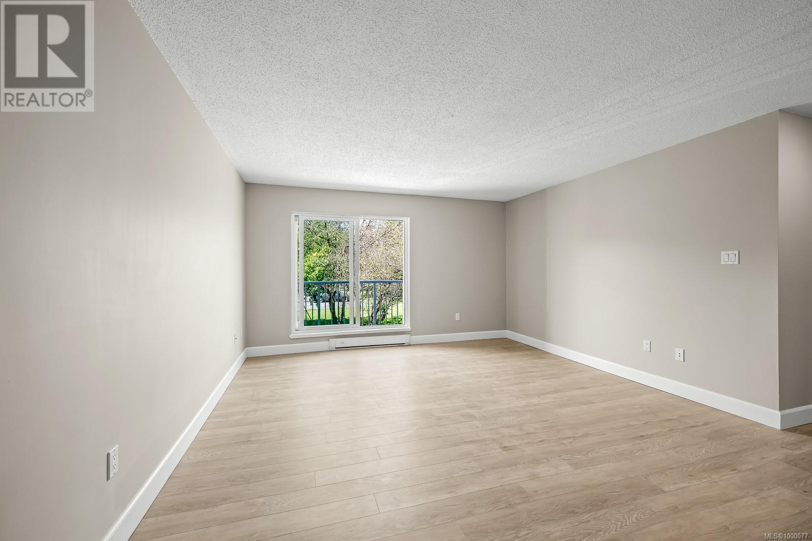 #211 175 CENTENNIAL DR - Image 4