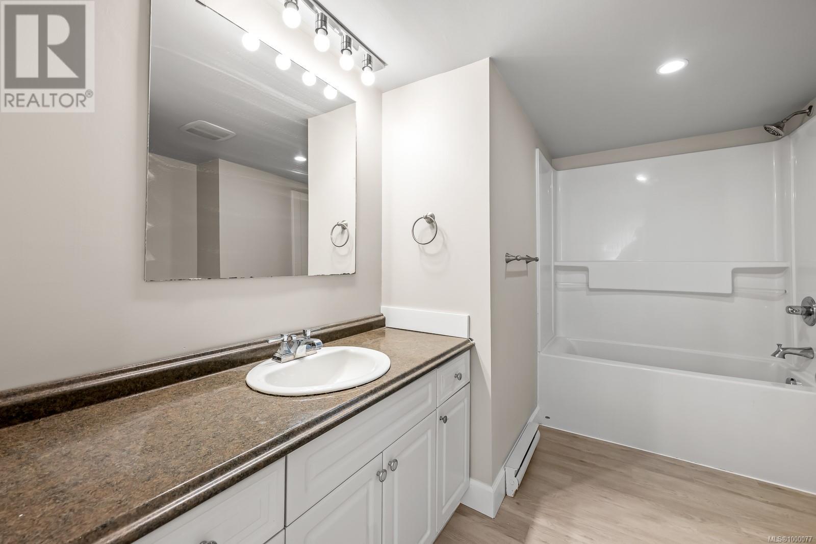 211 175 Centennial Dr, Courtenay
